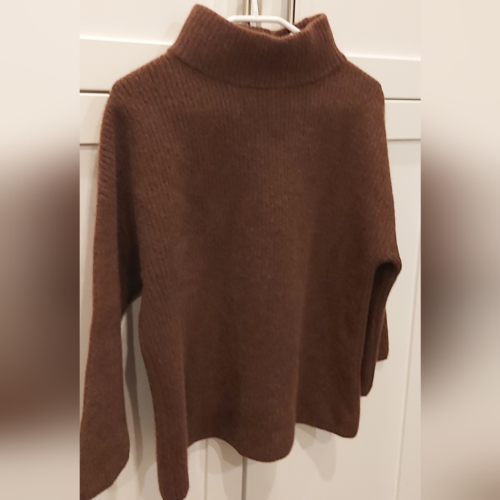 Mercer & Madison pullover sweater